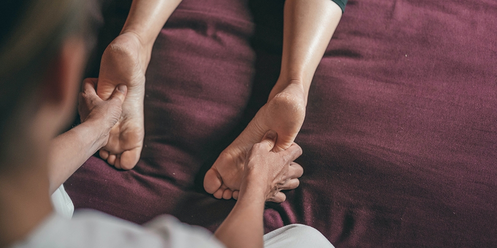 Foot massage service at home 